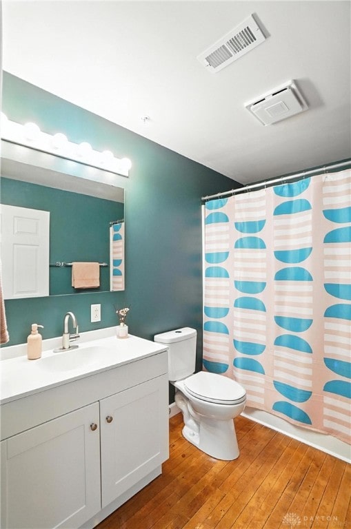 226 Mcdaniel St Unit 160, Dayton, OH 45405 - full bath with vanity, hardwood / wood-style floors, and curtained shower