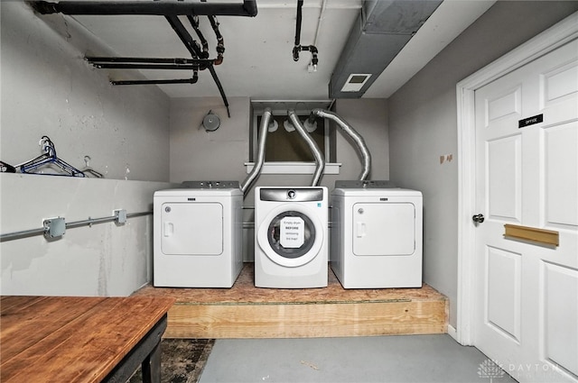 226 Mcdaniel St Unit 160, Dayton, OH 45405 - washroom with washer and dryer