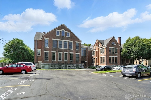 226 Mcdaniel St Unit 160, Dayton, OH 45405 - view of building exterior featuring uncovered parking
