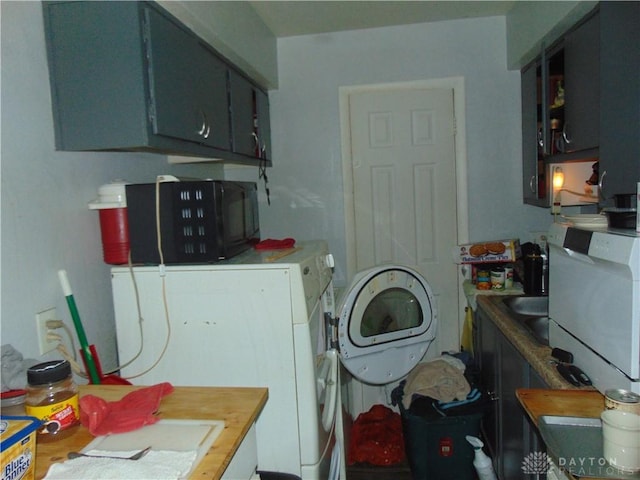 2628 Saint Charles Ave, Dayton, OH 45410 - laundry room with washing machine and dryer