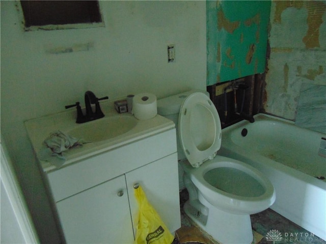 2628 Saint Charles Ave, Dayton, OH 45410 - full bath featuring vanity and a tub