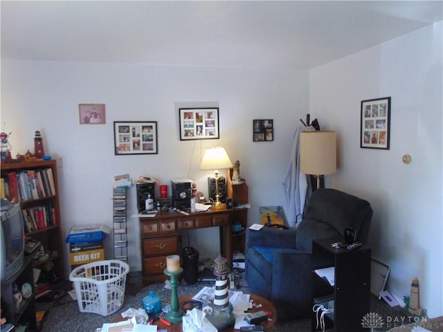 2628 Saint Charles Ave, Dayton, OH 45410 - living room with a desk