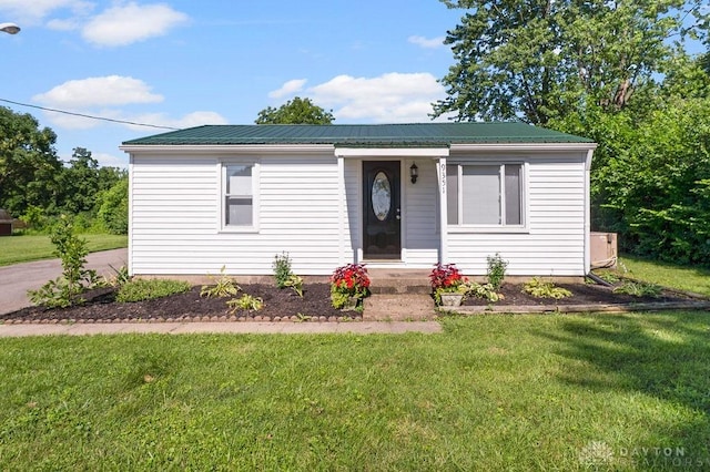 9351 Marcella Dr, Franklin, OH 45005 - view of front facade with a front lawn and a metal roof