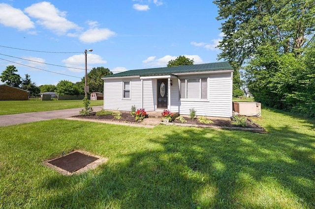 9351 Marcella Dr, Franklin, OH 45005 - view of front facade featuring a front yard and a metal roof
