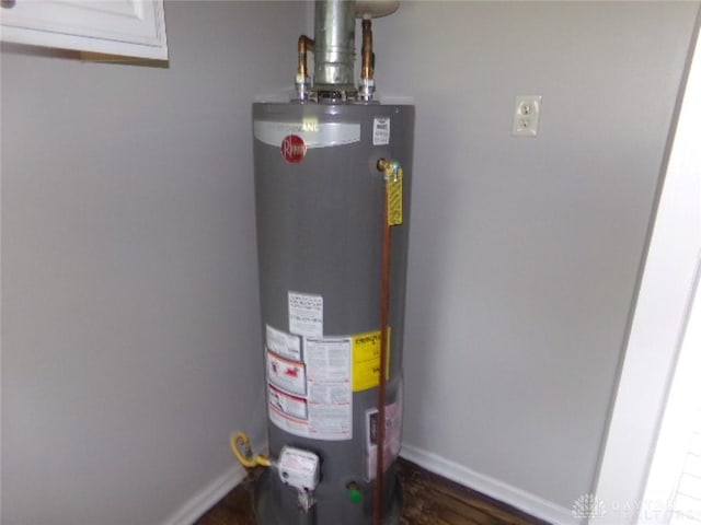 6686 Catskill Dr, Franklin, OH 45005 - utilities featuring gas water heater