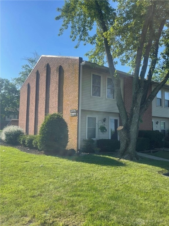 4512 Bonita Dr Unit 118, Middletown, OH 45044 - multi unit property featuring a front lawn and brick siding