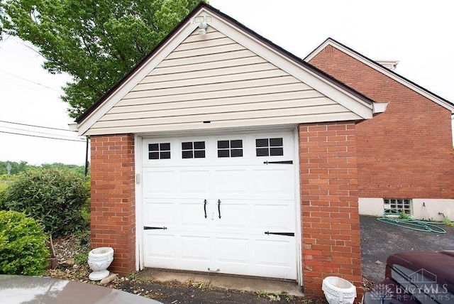 557 W N Bend Rd, Springfield Twp, OH 45224 - view of garage