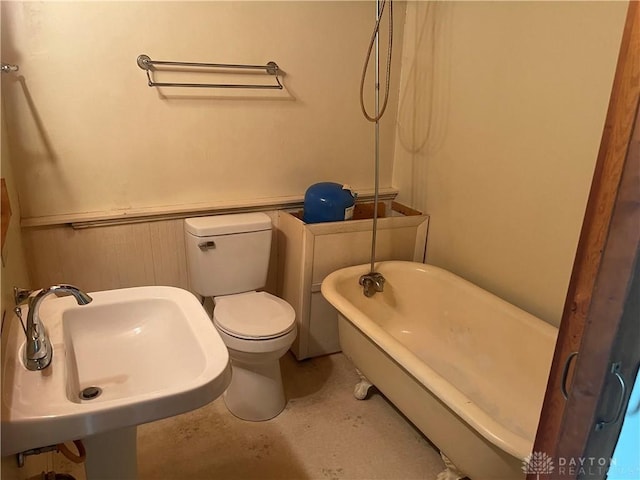 6008 Delisle-Fourman Rd, Arcanum, OH 45304 - bathroom with a soaking tub, concrete flooring, and a wainscoted wall