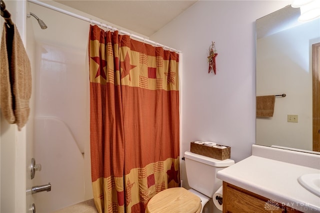 215 Christina Way, Franklin, OH 45005 - full bath with vanity and shower / tub combo with curtain