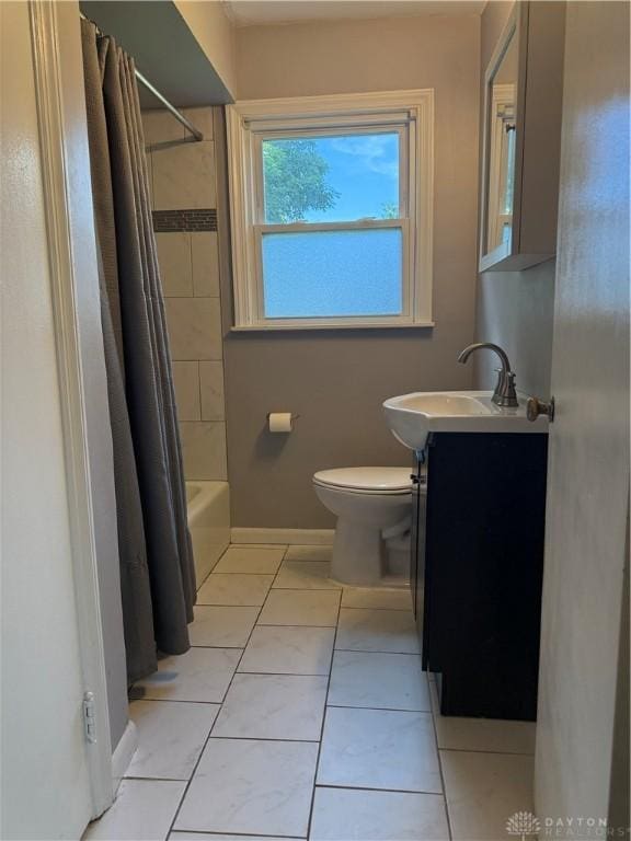 5001 Central Ave, Middletown, OH 45044 - bathroom featuring vanity and shower / bathtub combination with curtain
