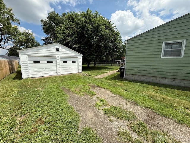 135 B St, Wilmington, OH 45177 - view of yard with an outbuilding and a garage