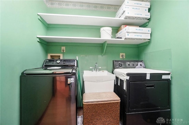 3820 Shagbark Ln, Beavercreek, OH 45440 - laundry area with washer and dryer