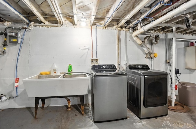 4503 Central Ave, Middletown, OH 45044 - washroom with washing machine and clothes dryer