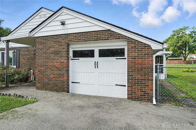 4503 Central Ave, Middletown, OH 45044 - garage featuring driveway