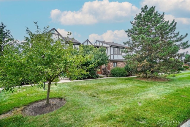 9446 Haddington Ct Unit 200, Cincinnati, OH 45251 - view of grassy yard