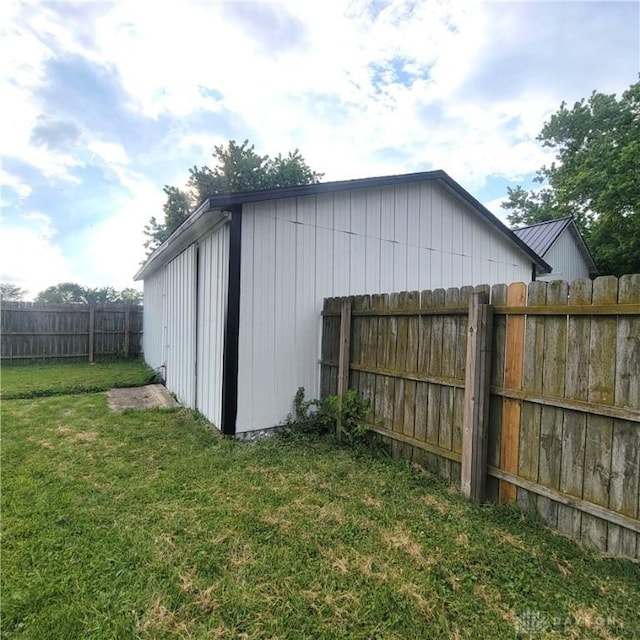300 S Evans St, Saratoga, IN 47382 - view of outbuilding featuring a fenced backyard