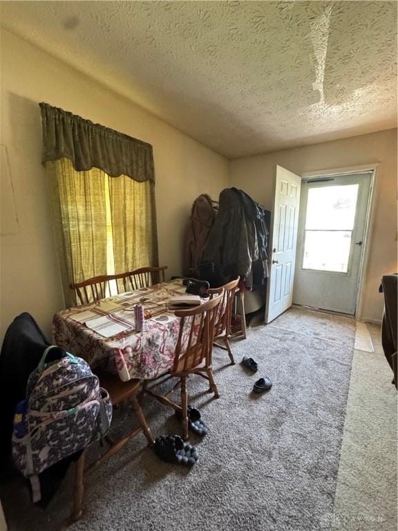 8211 Sue Ave, Franklin, OH 45005 - dining area featuring carpet floors and a textured ceiling