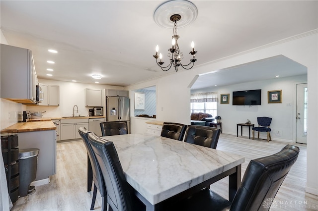 11920 State Route 725, Germantown, OH 45327 - dining space featuring arched walkways, a chandelier, light wood-style floors, and recessed lighting