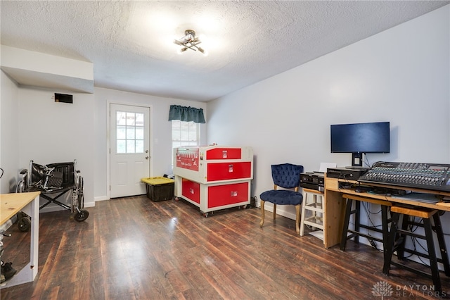 11920 State Route 725, Germantown, OH 45327 - home office featuring wood finished floors and a textured ceiling