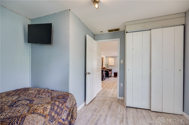 11920 State Route 725, Germantown, OH 45327 - bedroom featuring light wood-type flooring and a closet
