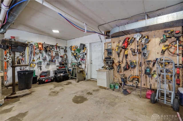 11920 State Route 725, Germantown, OH 45327 - garage featuring a workshop area