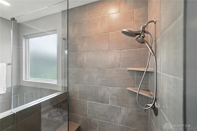 539 Bellasera Dr, Sugarcreek Twp, OH 45440 - bathroom featuring tiled shower