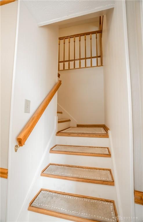 429 Rader Dr, Vandalia, OH 45377 - view of stairs