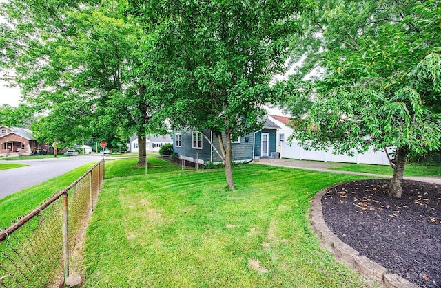 677 Ridgewood Ave, Hamilton, OH 45013 - view of yard