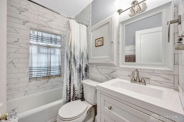677 Ridgewood Ave, Hamilton, OH 45013 - bathroom with tile walls, shower / bath combination with curtain, vanity, and decorative backsplash