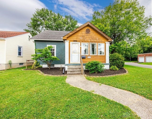 677 Ridgewood Ave, Hamilton, OH 45013 - view of front of house featuring a front lawn and entry steps