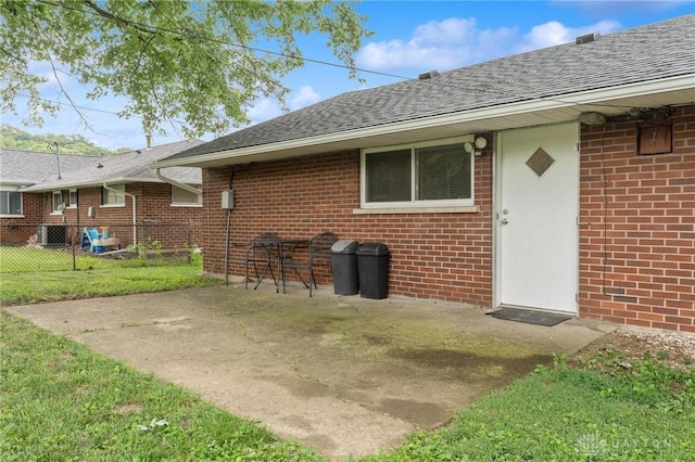 2227 Los Arrow Dr, Dayton, OH 45439 - view of patio