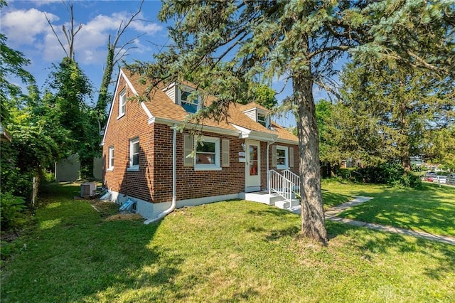 1337 Shepherd Ln, Hamilton, OH 45215 - view of front facade with a front lawn and brick siding