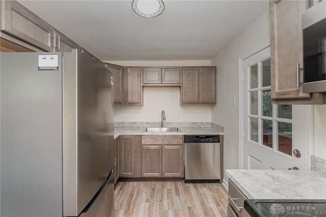 1337 Shepherd Ln, Hamilton, OH 45215 - kitchen featuring appliances with stainless steel finishes, light wood finished floors, and light countertops