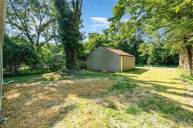 1337 Shepherd Ln, Hamilton, OH 45215 - view of yard with a storage shed