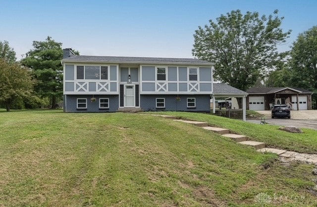 7143 S State Route 123, Blanchester, OH 45107 - raised ranch with a front yard and a detached garage