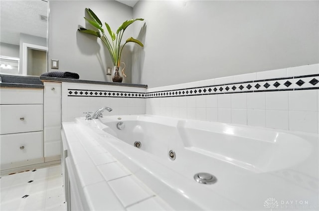 1572 Frontier Ct, Dayton, OH 45458 - full bath with a jetted tub and vanity