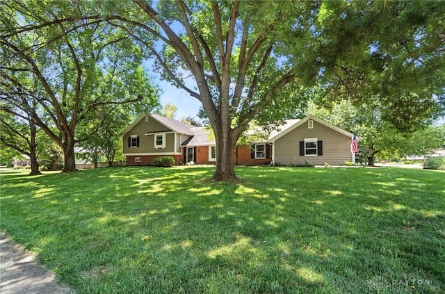 1572 Frontier Ct, Dayton, OH 45458 - view of grassy yard