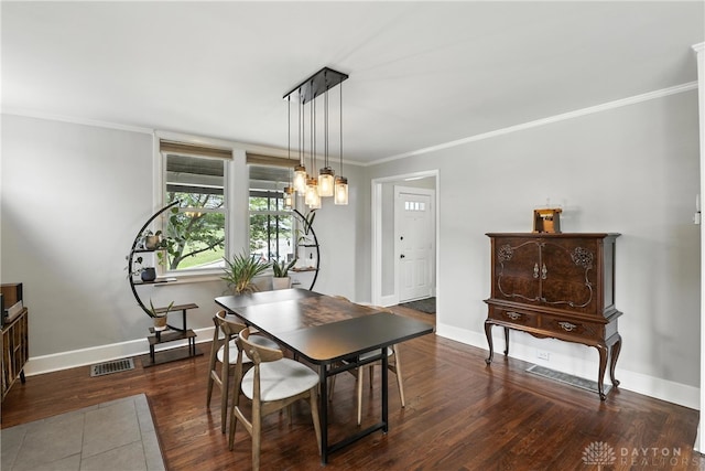 2594 Laura Ln, Norwood, OH 45212 - dining area with wood finished floors and crown molding