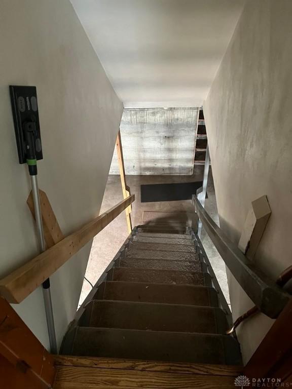 5747 N Springboro Pike, Dayton, OH 45449 - view of stairs