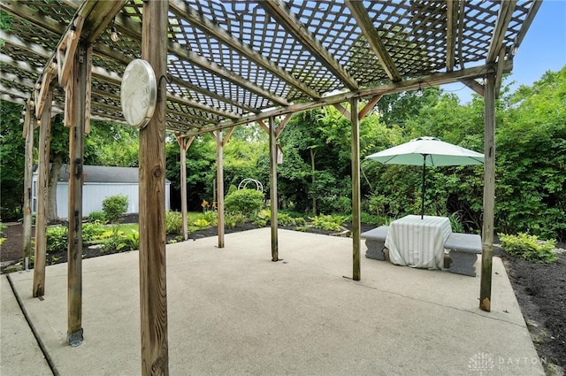 3811 Berryleaf Ct, Dayton, OH 45424 - view of patio with a pergola and view of scattered trees