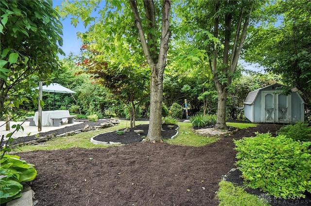 3811 Berryleaf Ct, Dayton, OH 45424 - view of yard featuring a shed