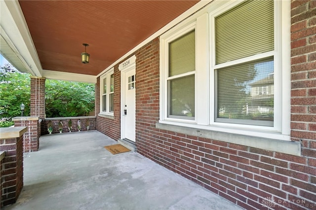 7336 Maple Ave, Cincinnati, OH 45231 - view of porch