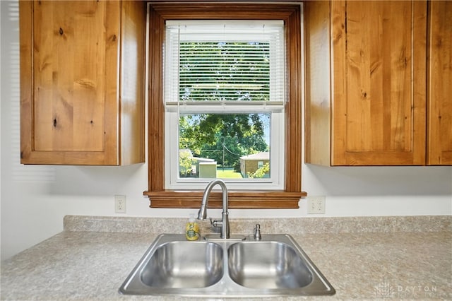 7336 Maple Ave, Cincinnati, OH 45231 - kitchen featuring light countertops