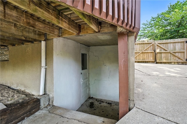 7336 Maple Ave, Cincinnati, OH 45231 - view of patio with a gate