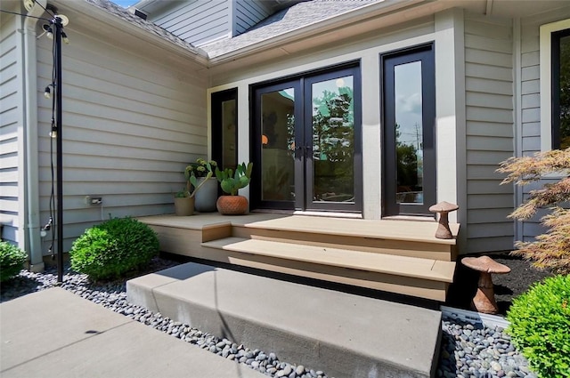 525 Heatherwoode Cir, Springboro, OH 45066 - entrance to property with french doors and roof with shingles