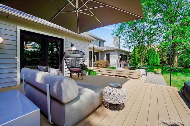 525 Heatherwoode Cir, Springboro, OH 45066 - deck with outdoor lounge area and french doors