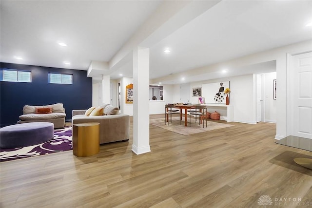 525 Heatherwoode Cir, Springboro, OH 45066 - living area featuring light wood-style floors and recessed lighting