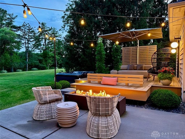 525 Heatherwoode Cir, Springboro, OH 45066 - view of patio featuring an outdoor living space with a fire pit