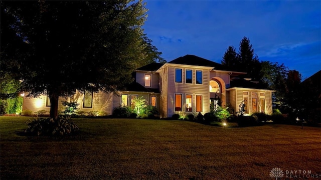 525 Heatherwoode Cir, Springboro, OH 45066 - traditional-style home featuring a front yard