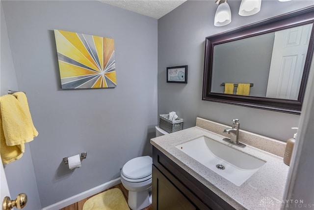 274 Tamarack Trl, Springboro, OH 45066 - half bath featuring vanity and a textured ceiling